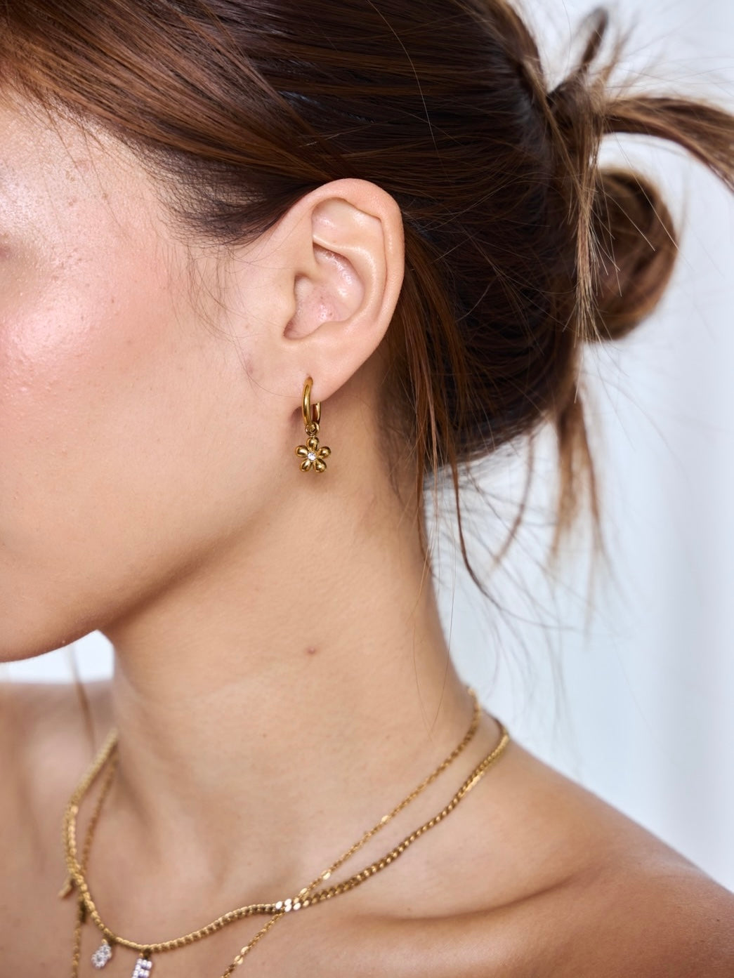 金色小花圈圈耳扣 Gold Diamond Flower Hoop Earrings