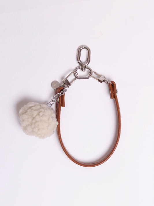 米色絨球搭配棕皮革掛件吊飾 fluffy Ball with Leather Charm