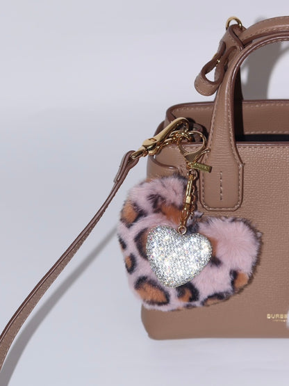 粉色毛絨豹紋搭配黑鑽愛心吊飾 Pink Leopard Print Heart Charm