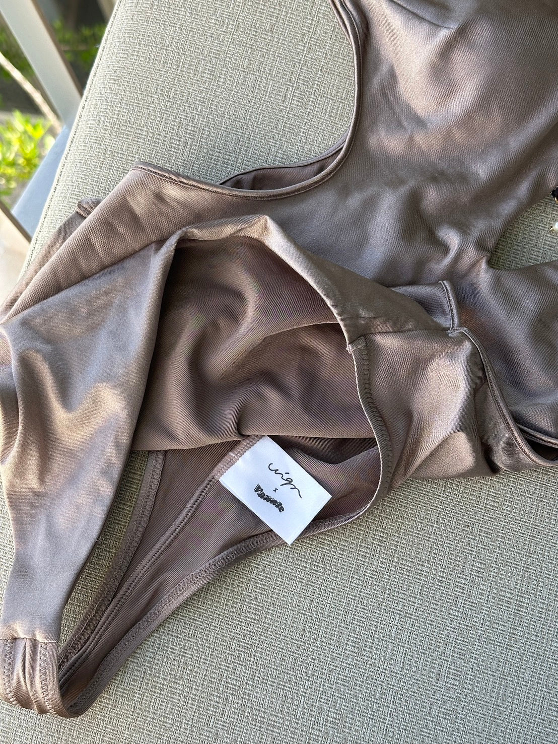 [Uni9m聯名款] 腰瘦修身翹臀連身泳裝Bodysuit（附可替換吊飾）