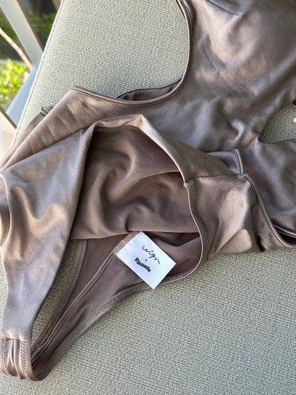 [Uni9m聯名款] 腰瘦修身翹臀連身泳裝Bodysuit（附可替換吊飾）