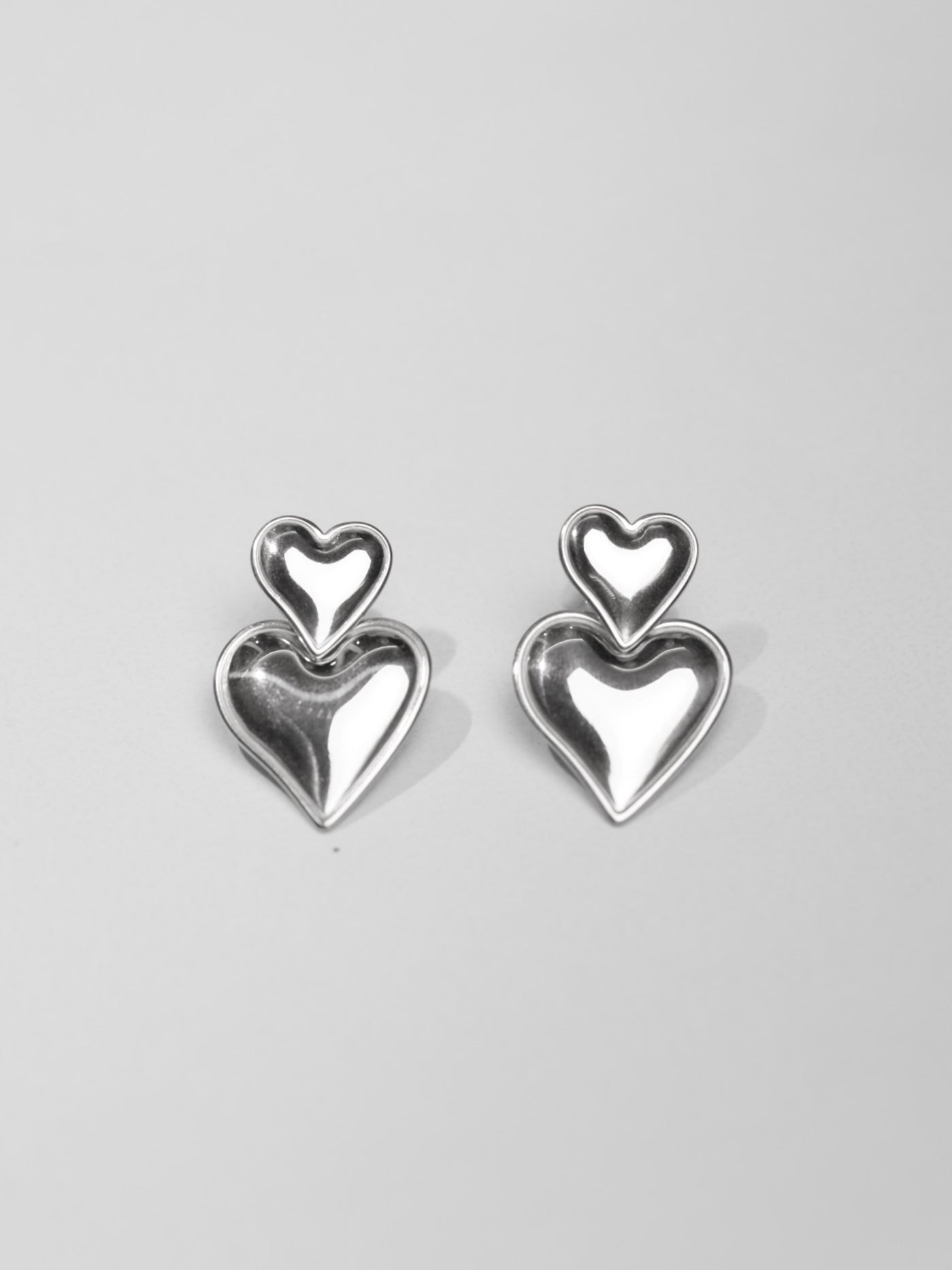 銀色雙層愛心耳針 Silver Layered Heart Drop Earrings